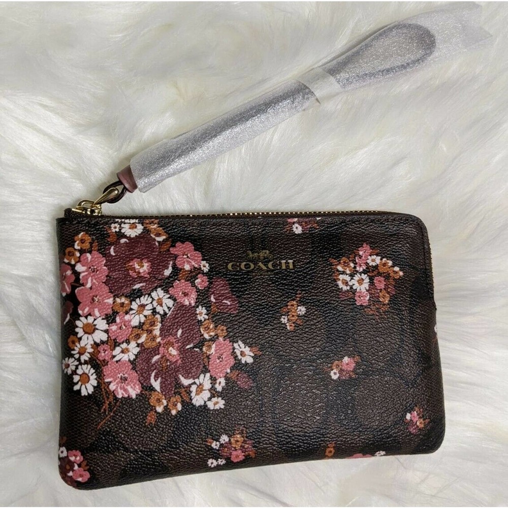 COACH Corner Zip Wristlet Signature Floral F31914